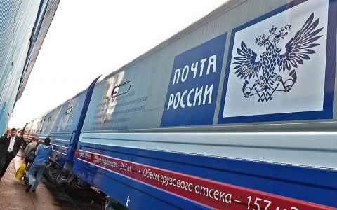 «Почта России» прокомментировала инцидент с грузчиком, который швырял посылки в Коми