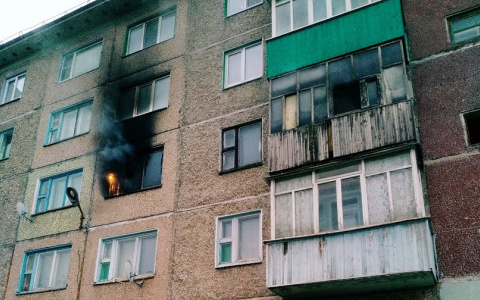 В Коми полыхала квартира в жилом доме (видео)