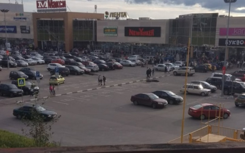 В Сыктывкаре из ТРЦ «Макси» эвакуировали всех посетителей