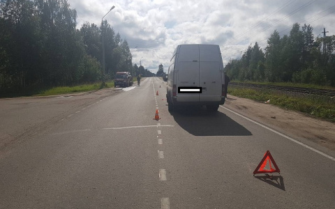 В Коми водитель микроавтобуса протаранил «Ладу»
