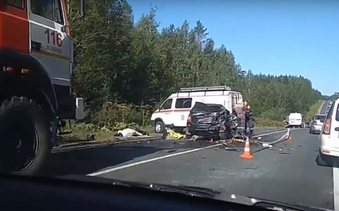 Появилось видео с места аварии под Сыктывкаром, где погибла женщина