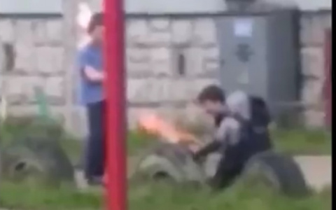 В Сыктывкаре дети подожгли бутылку аэрозолем (видео)