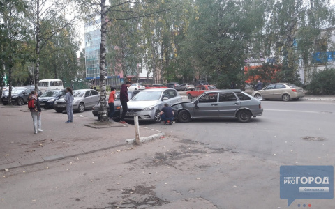 Появились подробности тройного ДТП в центре Сыктывкара