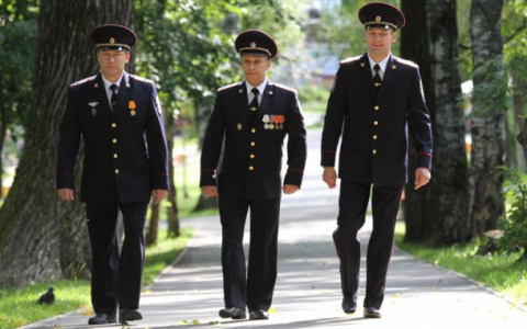 Путин наградил четырех сыктывкарских полицейских, которые спасли на пожаре 50 человек