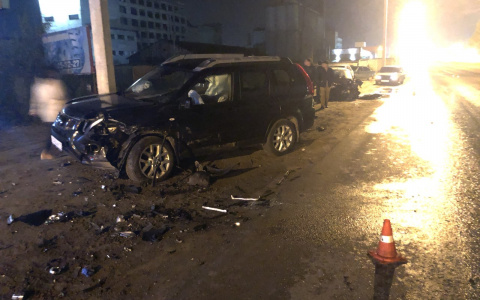 В Сыктывкаре «Лада» вылетела на «встречку»: пострадали пять человек (фото)