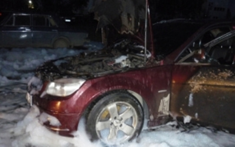 В одном из городов Коми за час сожгли два японских авто