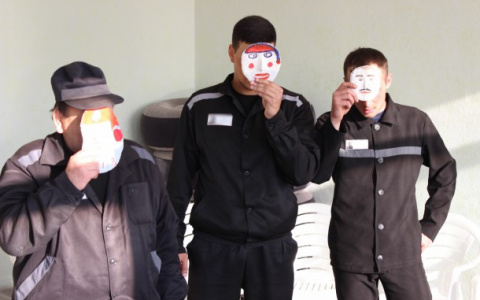 В одной из колоний Коми заключенные сделали себе маски из теста