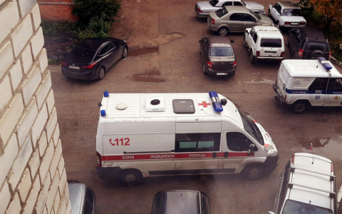 Сыктывкарец утверждает, что его сосед ходит голышом перед детьми