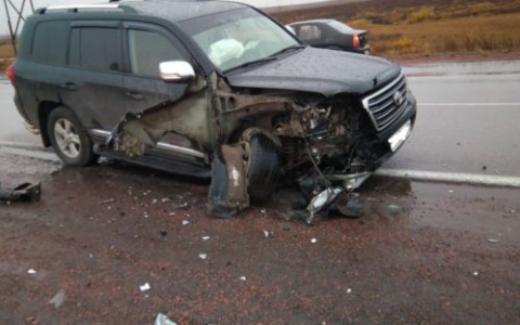 В Сети появилось видео лобового столкновения двух авто в Коми