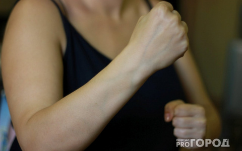 Житель Коми умер после того, как его избила подруга