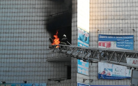 В Сыктывкаре загорелся балкон жилого дома (фото)