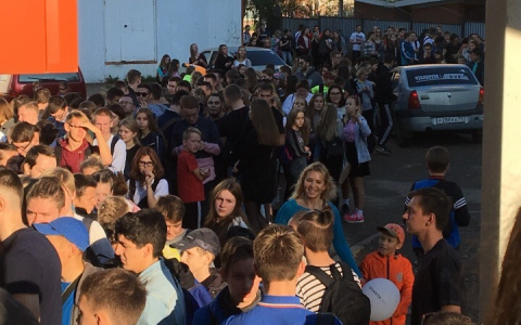 Сыктывкарцы готовы стоять в очереди в несколько десятков метров ради дешевой пиццы (фото)