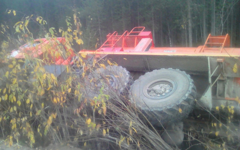 В Коми водитель «КамАЗа» заснул за рулем и улетел в кювет