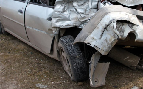 В Коми столкнулись легковушка и внедорожник: два человека погибли