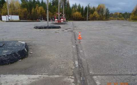 В Коми водитель иномарки сбил рабочего на заправке