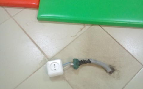 В Коми 3-летнего ребенка ударило током на детской площадке