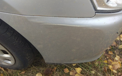 На платной стоянке поцарапали автомобиль сыктывкарца