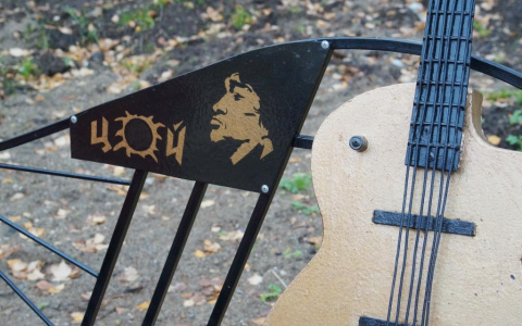 В Коми появилась скамейка Цоя (фото)