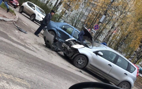 В Сыктывкаре два автомобилиста испортили утро другим водителям (фото)