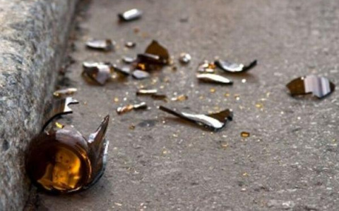 В Коми ребенку разбили голову брошенной из окна бутылкой