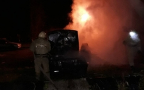 В Коми за одну ночь подожгли два автомобиля