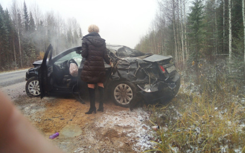 На трассе в Коми фура смяла легковушку, которая пыталась ее обогнать