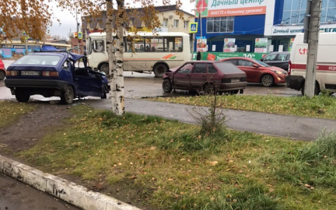 Стали известны подробности жесткой аварии в Сыктывкаре