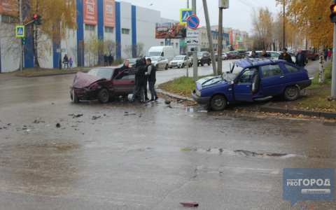 Появились фото жесткого ДТП в Сыктывкаре
