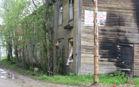 Сыктывкарцы попросили администрацию помочь им снести дом (фото)