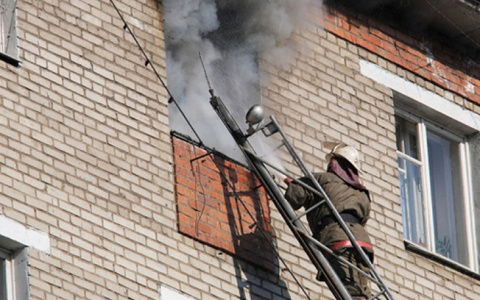 В Коми из-за пожара в пятиэтажке эвакуировали 40 человек
