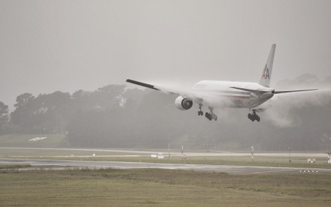 В Сыктывкаре снова экстренно сел самолет из другого региона