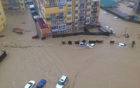 Сыктывкарцы, которые живут в Сочи, о потопе: «Народ в панике побежал на заправки»