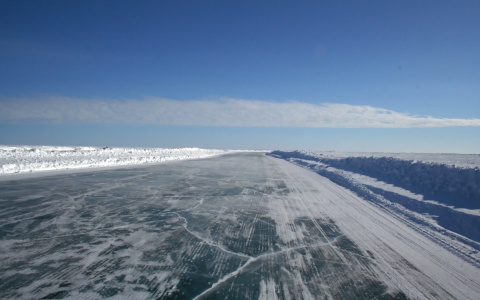 В Коми на обледеневшей дороге столкнулись две иномарки