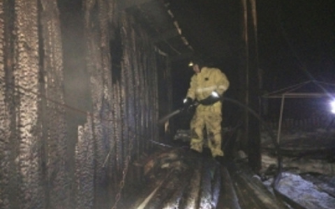 Ночью в Коми сгорел гараж с автомобилем внутри