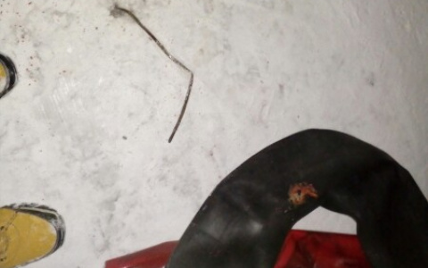 В Коми железная арматура вспорола «ватрушку», на которой ехал ребенок