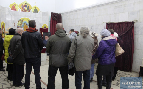 В Сыктывкаре простились с известным художником Виктором Порохней