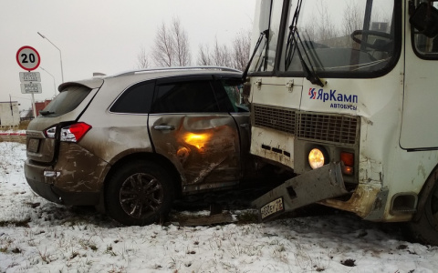 В Коми из-за наледи всё утро разбивались машины: несколько ДТП закончились плачевно