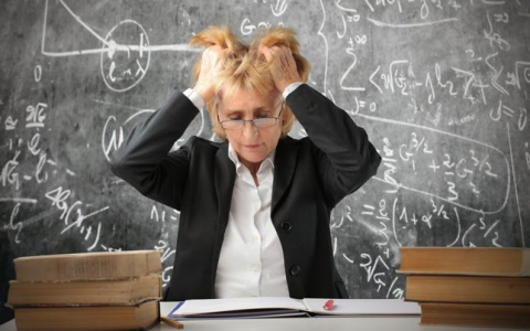 В Коми проверят слухи о том, что 16-летняя девочка издевается над учительницей