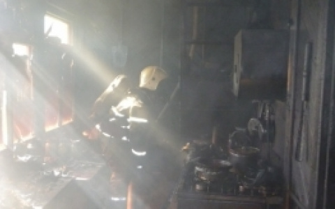 Под Сыктывкаром из-за перегретой печки загорелся дачный дом