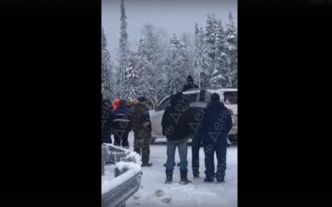 Сыктывкарцы об освящении дороги из люка «Лексуса»: «Что происходит с этим миром?»