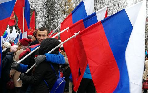 Массовый митинг, спортивный забег и сказочные персонажи: Сыктывкар отмечает День народного единства