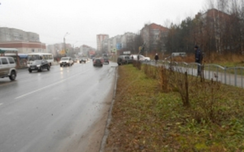 В Сыктывкаре у пожилого водителя прямо за рулем случился микроинсульт