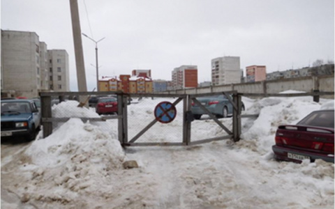 Жители Сыктывкара требуют ликвидировать незаконную парковку