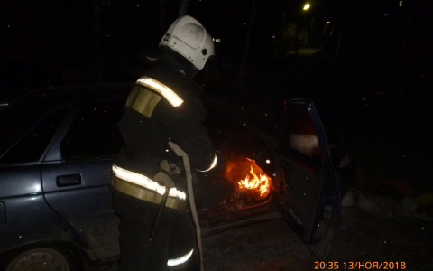 Ночью в Коми полыхали две «десятки» (фото)