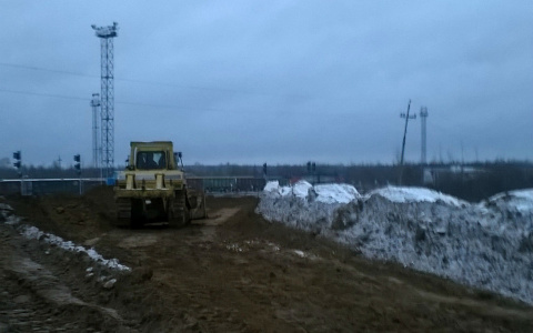 В Коми бульдозеры оборвали провода и оставили целый город без света (фото)