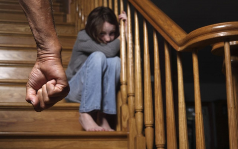 Сыктывкарец угрожал убить собственную дочь на глазах у бывшей жены