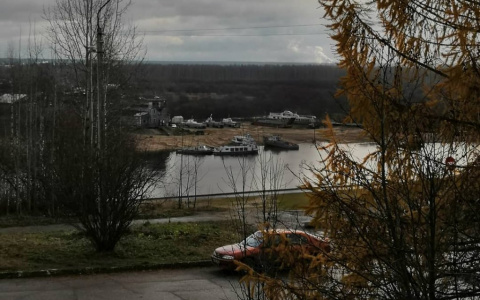 Фото дня: еще бесснежная река в Сыктывкаре