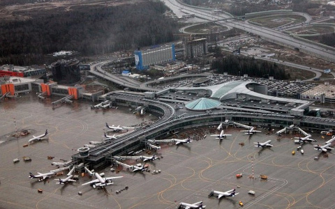 Сыктывкарцы не смогли улететь из Москвы из-за мужчины, которого разорвал самолет