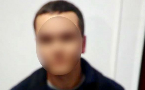 В Сыктывкаре поймали мужчину, который кидался телефонами у забора колонии