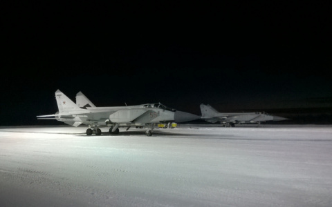 Истребители, которые «застряли» на севере Коми, покинули аэропорт